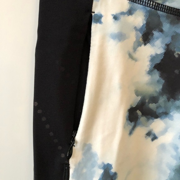 Lululemon Black Stop At Nothing Crop 6 - Picture 6 of 8